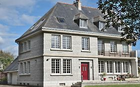 Manoir De Kerguestenen